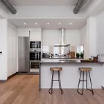 Oxford Street -West End-Great Location